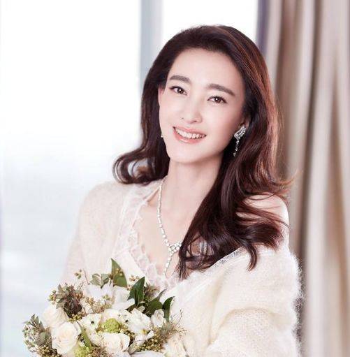 王丽坤与她同居八年,他却和别人奉子成婚
