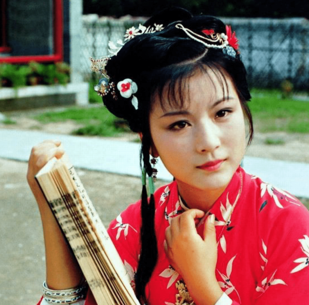 史湘云|史湘云特意嘱咐薛宝琴，毫无芥蒂的一句话，道出不敢说的真相