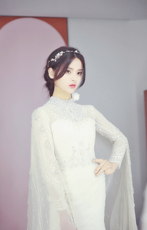 村姑|从村姑到公主，杨超越是如何实现逆袭的？看完后我也明白了