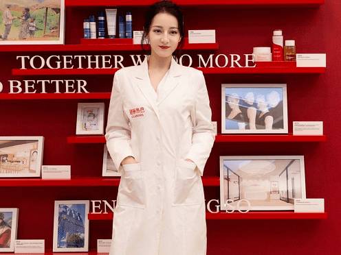 医生|明星饰演医生的造型,赵今麦不明显,看到张子枫:有那感觉了!