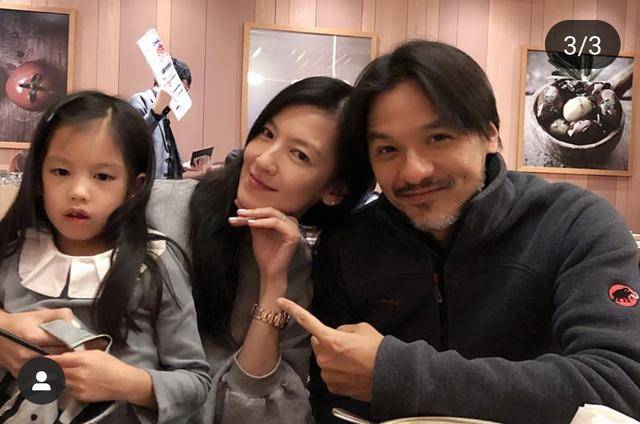 女星林熙蕾晒泳衣照不似二孩妈妈，坐享私人泳