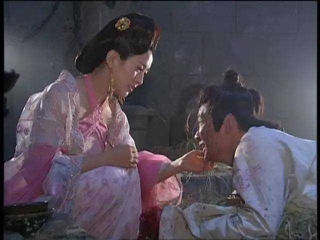 杨童舒|明明跟郭碧婷共用一张脸，她怎么就是恶毒女配的下场？