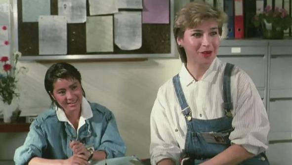 田伟强|原创为捧杨紫琼做明星,亿万富豪买下洪金宝公司,一部港片经典诞生了