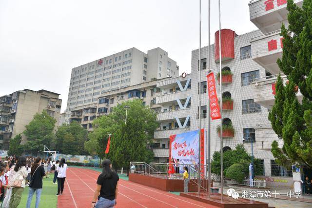 湘潭|发挥引领作用 播撒梦想种子——湘潭市十一中航模表演队赴育才学校表演