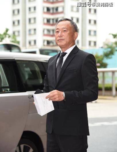 陈木胜家属希望低调出殡，儿子手捧父亲遗照，