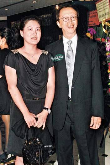 伏明霞|她是跳水皇后,有丹凤眼富贵鼻,老公砸99亿送她最爱的奢华医院