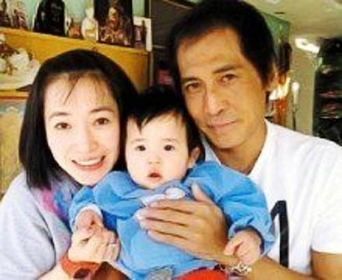 深爱王祖贤15年的齐秦,为何对小24岁妻死心塌地?
