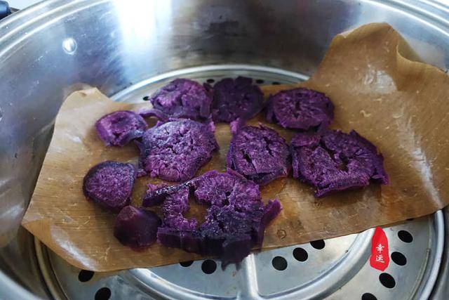 风车|蒸出来的花式馒头，像个风车又像是一朵花用一个紫薯