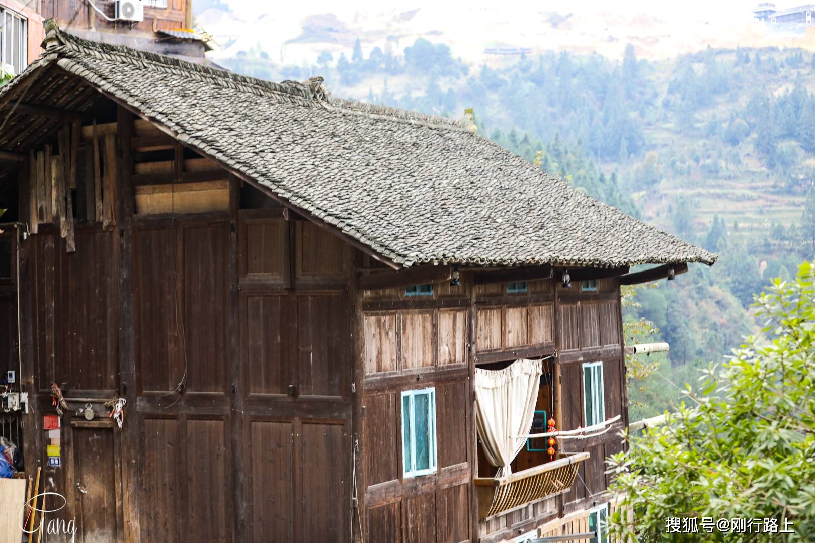 苗寨|不同的角度看西江千户苗寨,才发现没有白来