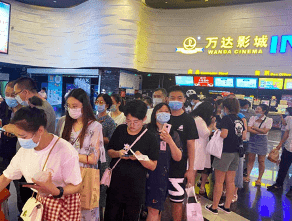 人均观影人次_电影院观影照片(3)