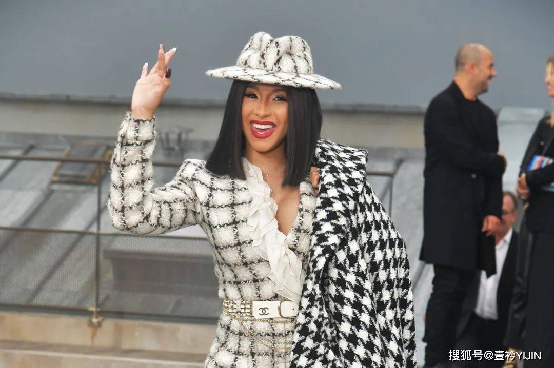 来源|不会打鸣的脱衣舞娘不是好Rapper!卡老师的入党申请书我们已经收到了,Skrr~