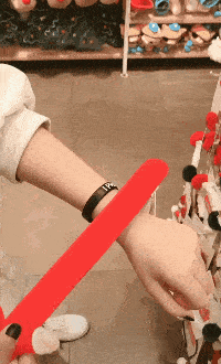 搞笑gif:嘴巴张的这么大,到底是看到了什么啊