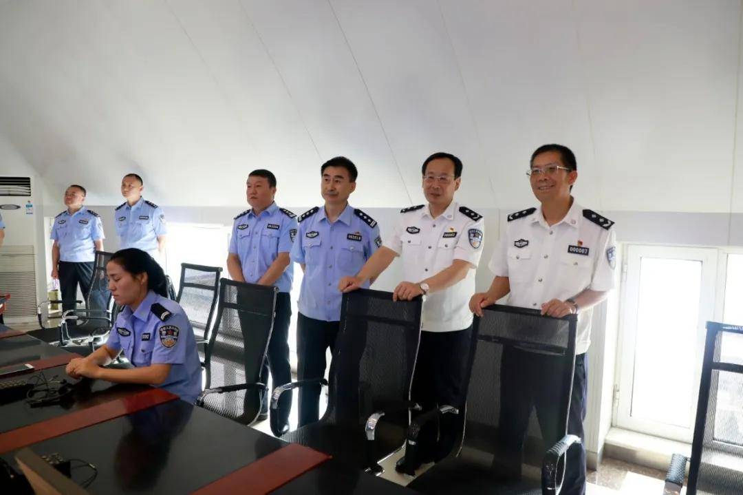 杨通顺一行在中阳县公安局调研指导工作