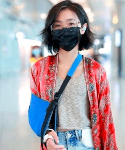 万茜人设崩塌？点赞宁静黑评，自称被盗号，官