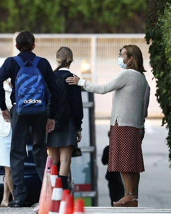 妹妹|西班牙公主开学！姐姐穿学生装和普通学生一样，妹妹随行刻意低调