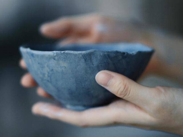 小动作|张大奕四个小动作，秒变大长腿，董花花做陶艺，一副岁月静好模样