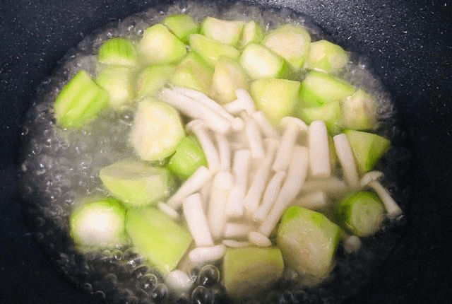 丝瓜配什么煮汤 abf5cf8c9ca046dc8888e1b399e52f3a.png