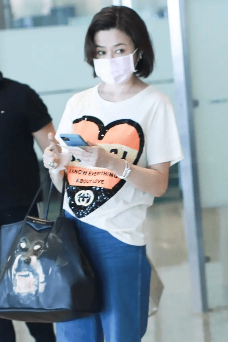 气质|57岁关之琳罕见露面,穿T恤配阔腿裤气质清秀,梳波波头更减龄