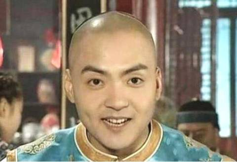 香妃去世19年,他为爱坚持扫墓守身19年