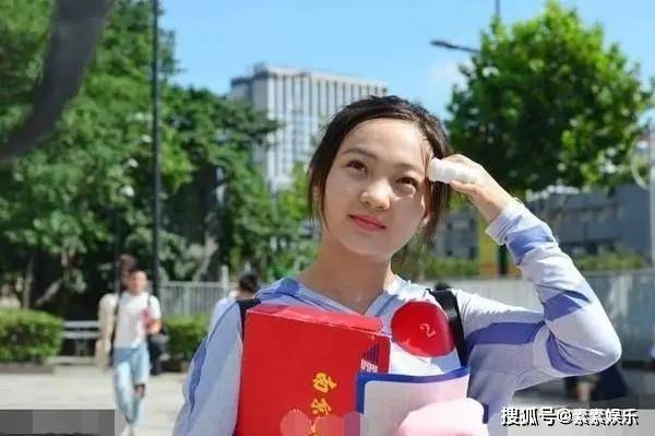 母女|林妙可60岁妈妈罕见出镜，母女衣品颜值飙升，越来越时尚了
