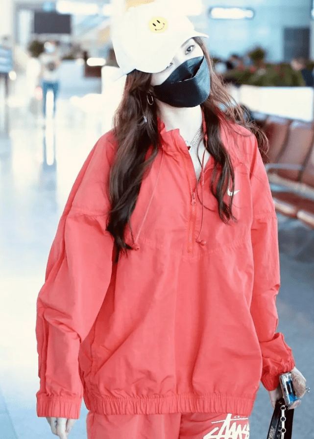 显眼的衣服颜色 4ab4eec557a54e2c8ae88b8c29123fac.png