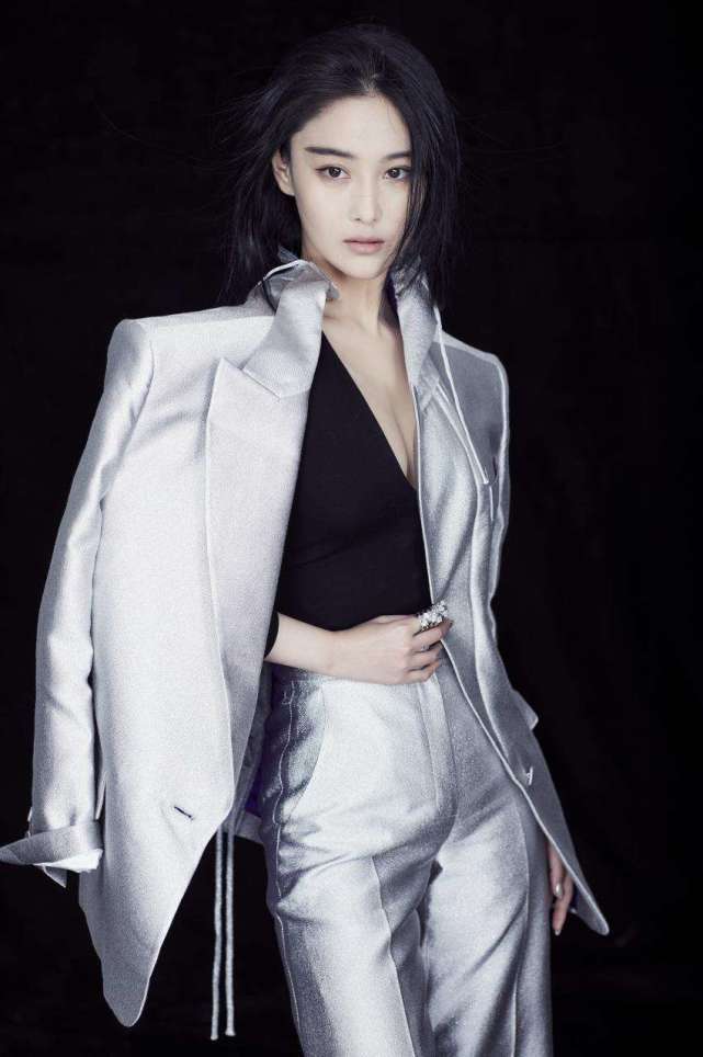 明星|张馨予发博晒美食，呼吁对女演员胖瘦不要太苛刻，你怎么看？