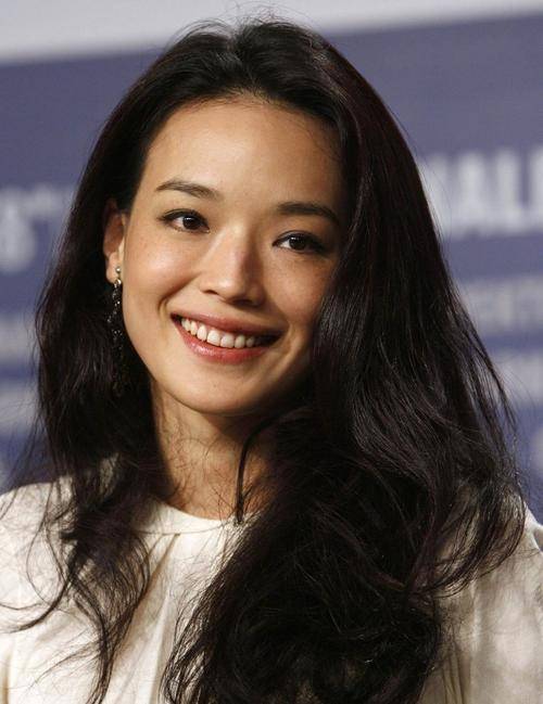 袁姗姗|Lisa没有刘海像变了一个人？辛芷蕾袁姗姗换发型更是堪比整容