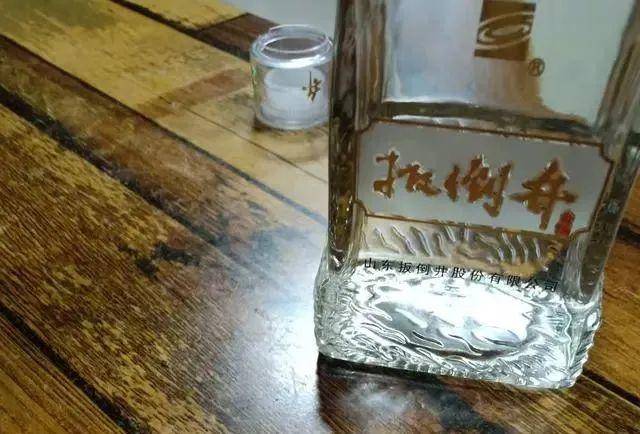 白酒|口感好质量优，关键价格在50元内！老百姓买不起名酒喝？试试5款