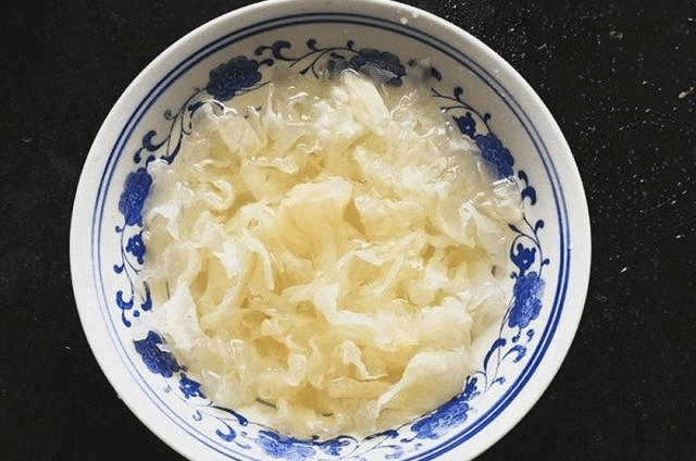 银耳煮出胶质的诀窍 a922b661945846a19a08e83a5003bf23.png