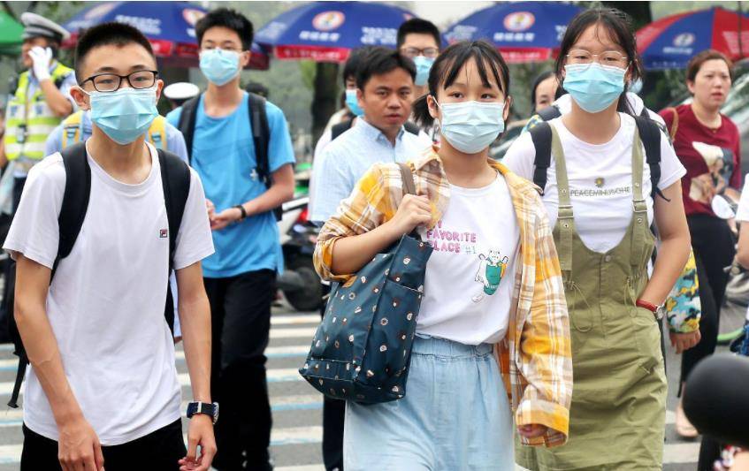 2020年香港GDP的现状_2020年香港生肖卡图片(2)