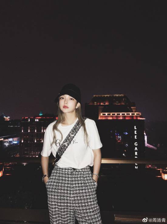 豪宅|周扬青生日获家人送豪宅 父亲为其装星空电影院