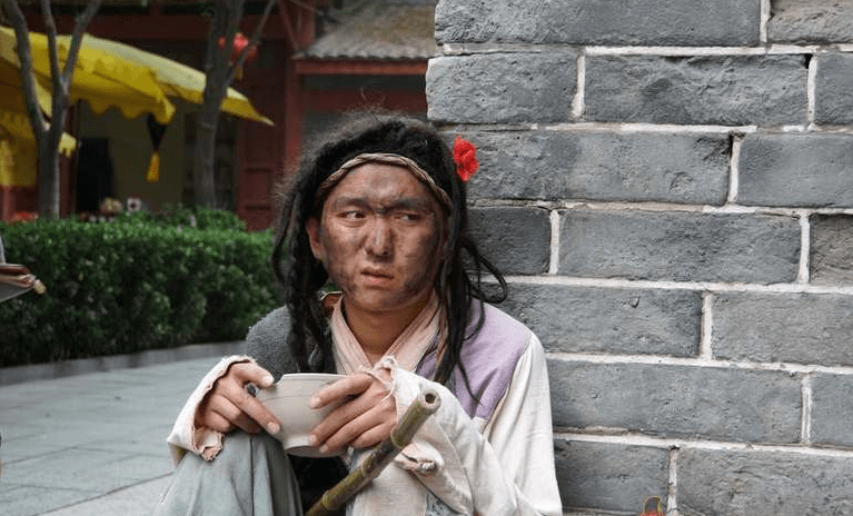 原创朱元璋年轻时收一小叫花子当儿子,建国后随口赐他一个姓氏,永镇