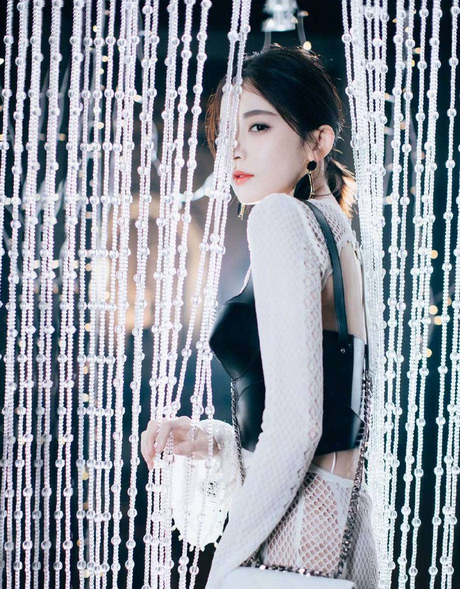 身材|古力娜扎真叫人服气！“排骨”身材加上神颜，宛如仙女般美艳