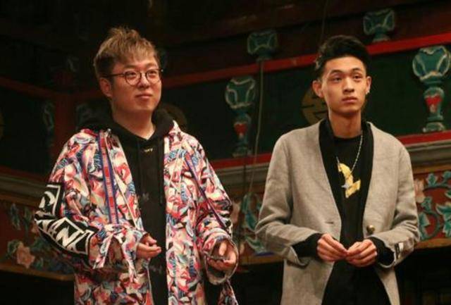 其实并不是,在小编看来,秦霄贤是不会跟栾云平一起搭档的,因为栾云平