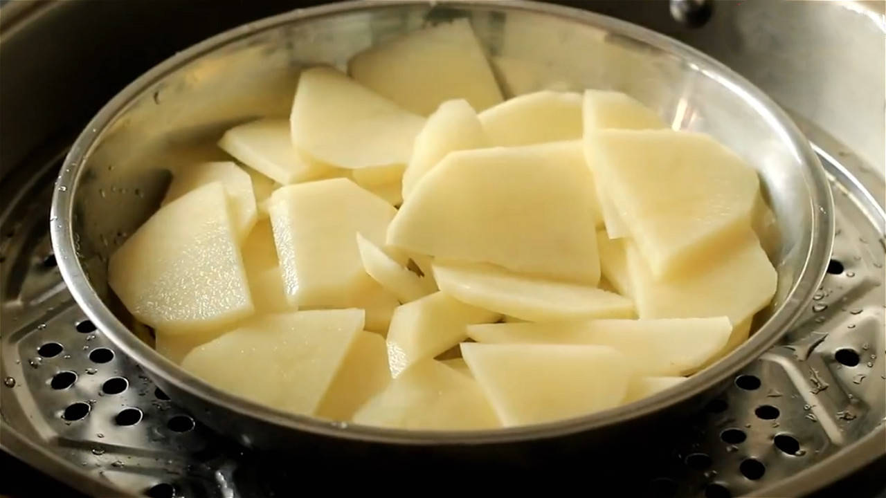 土豆泥做薯片的做法 7eb9fbf9fd4e4bbb98363128d44b4550.jpeg