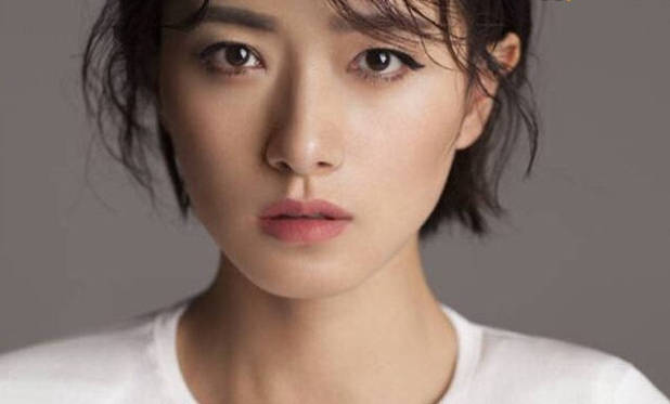 神秘男带万茜女儿与妈妈团聚 万茜老公正脸照疑似曝光