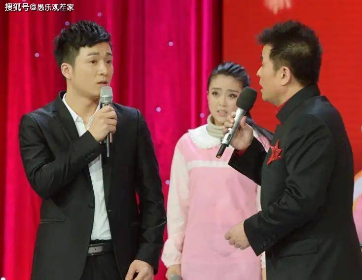 书法|原创61岁毕福剑现身商演，大秀歌喉书法，身体虽发福但精神状态不错