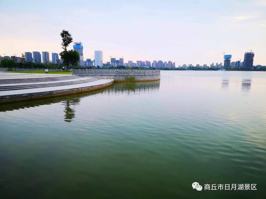 初秋微凉!商丘市日月湖景区,柔情似水