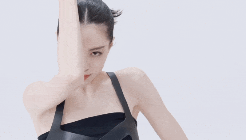 杨幂|比超模更优秀？钟楚曦顶替杨幂拿下顶级鞋履，广告大片比肯豆更绝