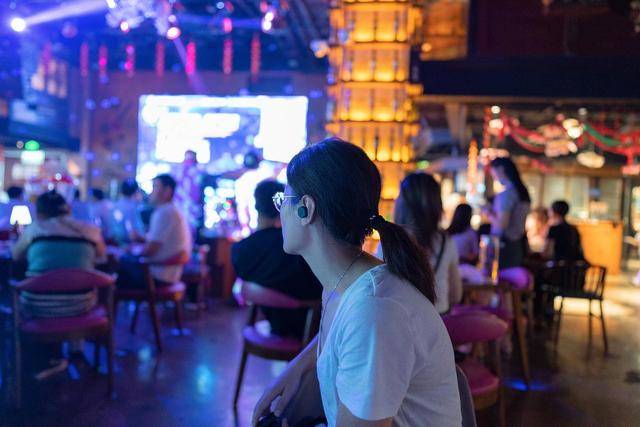 AirPods|「老罗推荐」时尚与科技完美结合，降噪完胜索尼WF-1000XM3