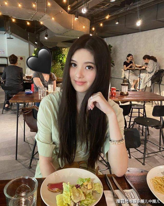 台湾第一名媛孙芸芸女儿私照曝光,漂亮又清纯,和妈妈宛如姐妹