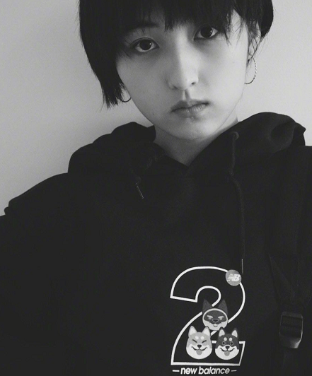 衣服|同是明星设计衣服，欧阳娜娜最入眼，看到宋妍霏：自己留着吧！