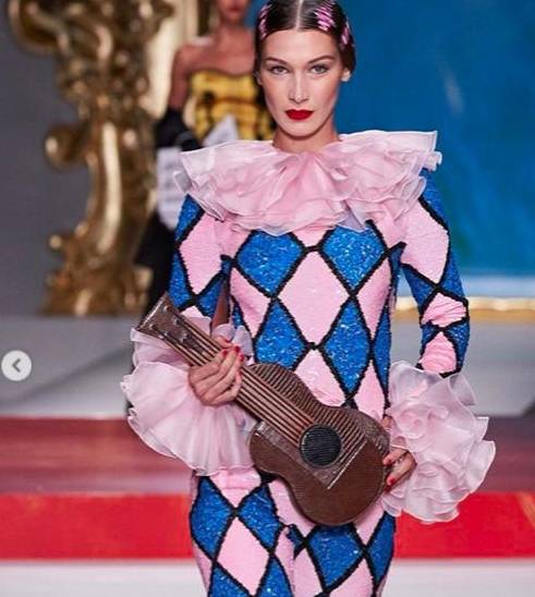 春夏|吉吉哈迪德米兰时尚周再次披婚纱，坏小孩设计师这次搬来了毕加索