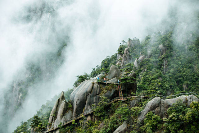 雾里探访江西上饶的三清山,犹如仙境,比晴天更有味道!