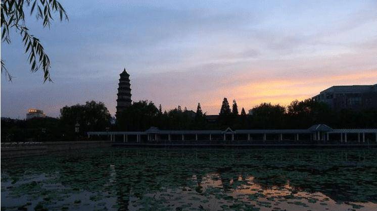 滕州个人gdp_滕州一中图片(2)