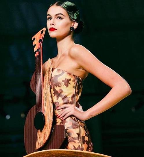 春夏|吉吉哈迪德米兰时尚周再次披婚纱，坏小孩设计师这次搬来了毕加索