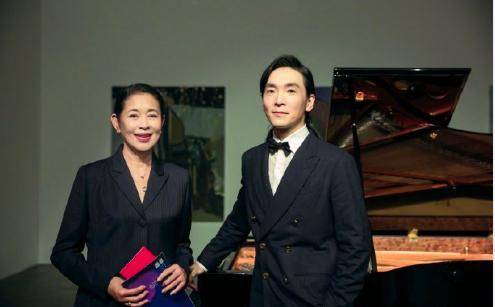 演讲|61岁倪萍状态绝了！参加演讲大谈好奇心是什么，气质不输年轻人