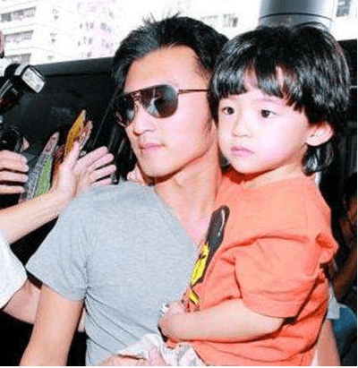 谢振轩和谢霆锋太像了 0f1116fa3328470fa6eb497745e3ddd4.png