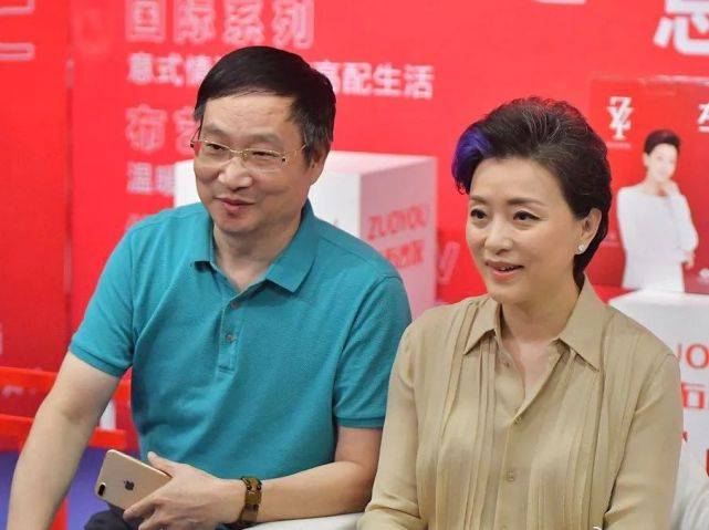 姐姐|杨澜是“乘风破浪姐姐”，52岁不服老，这么拼难怪是最富主持人