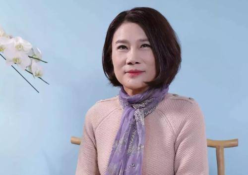 老大位置被抢,利润腰斩,董明珠承诺的一人一套房,还能实现吗?